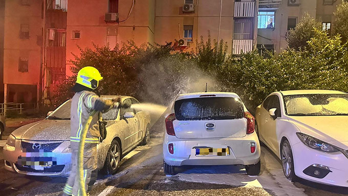 اندلاع النيران في عدد من السيارات في عدة مناطق بمدينة حيفا 